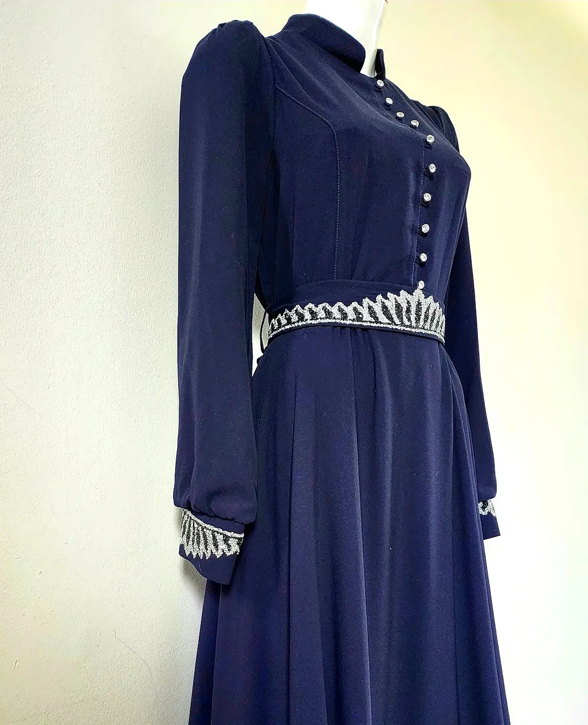 Beautiful Dress with sequin details belt