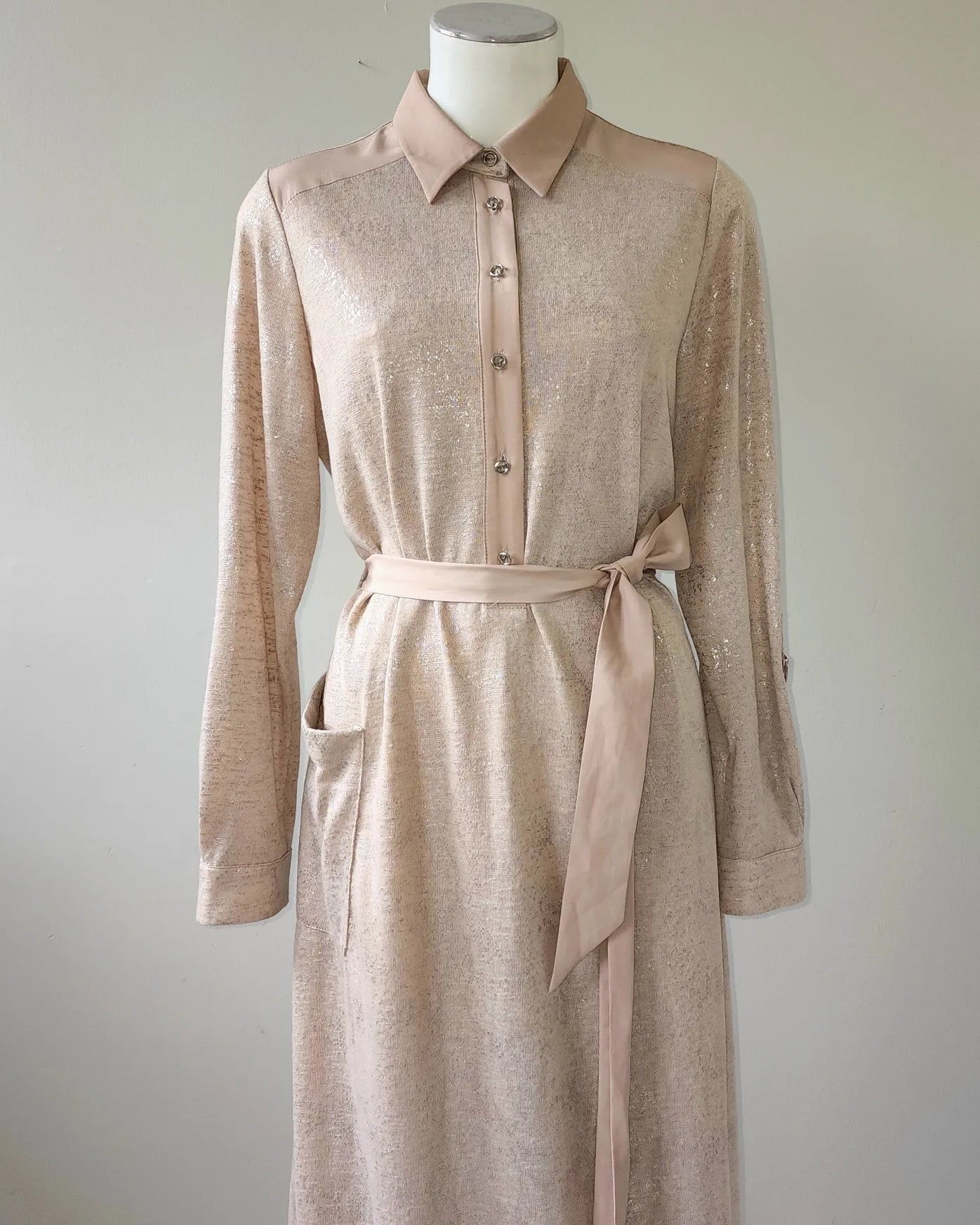 Long shimmer dress with belt