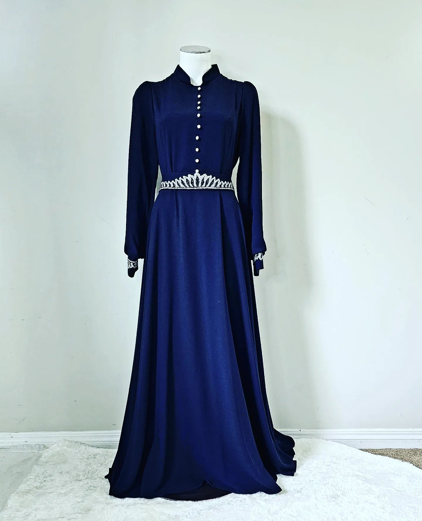Beautiful Dress with sequin details belt